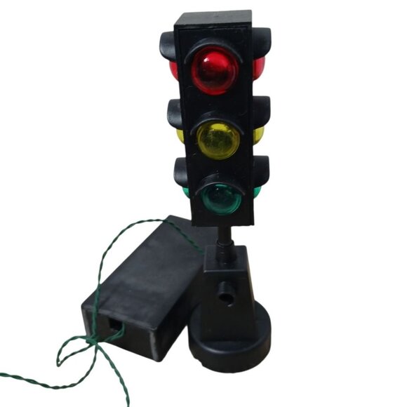 Christmas Valley Traffic Light Decoration 3-Color Chasing Lights Battery Operate - Picture 2 of 9